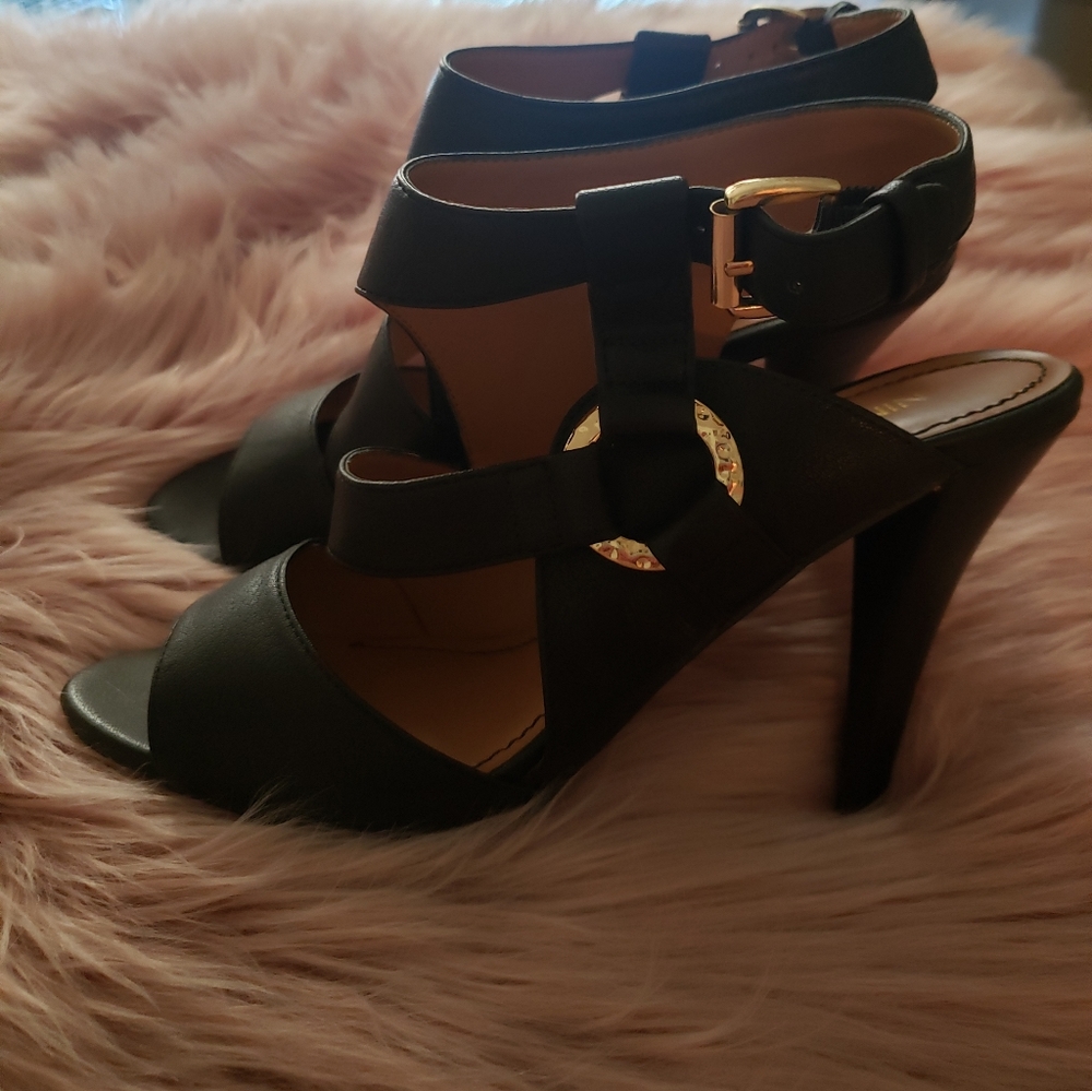 Nine West size 7  Black heels